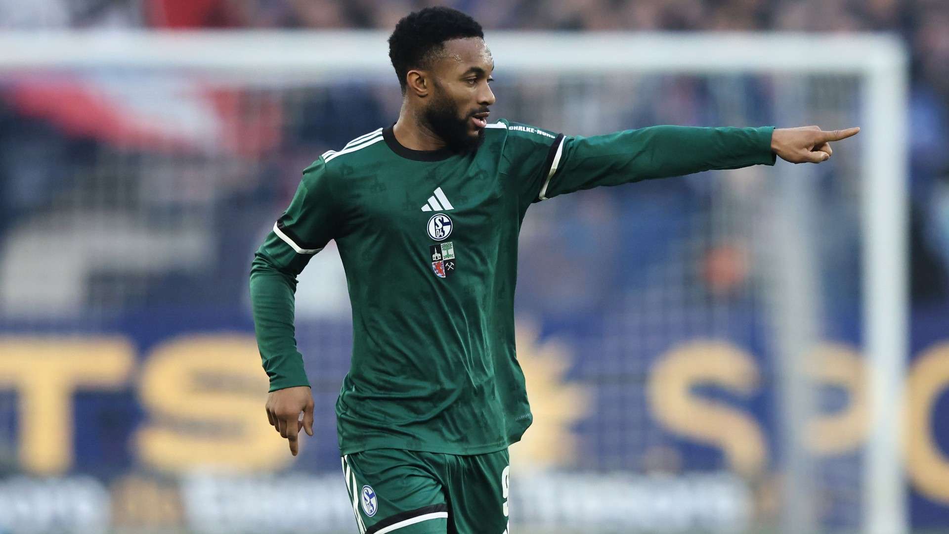 Moussa Sylla f FC Schalke 04 reacts