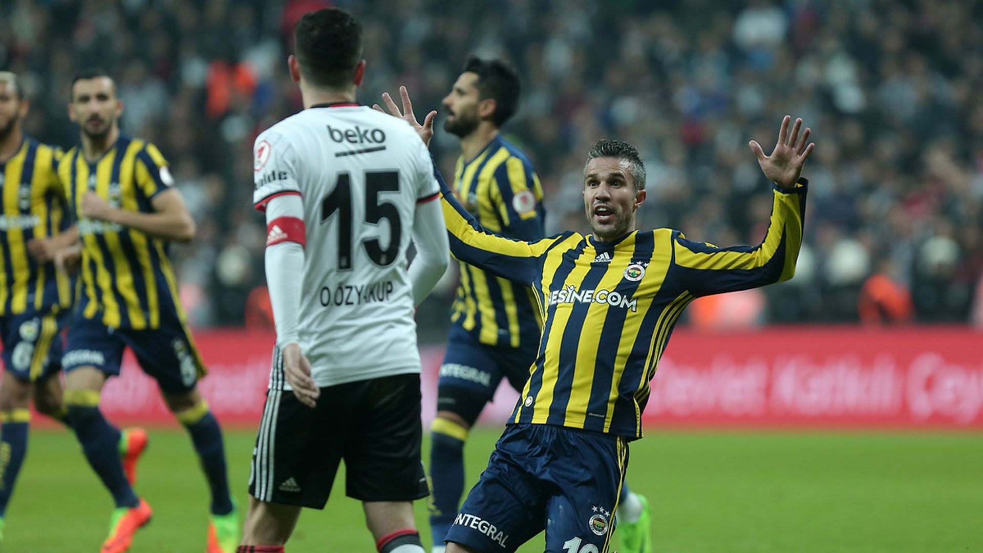 Oğuzhan Özyakup Robin Van Persie Fenerbahçe Beşiktaş 2017