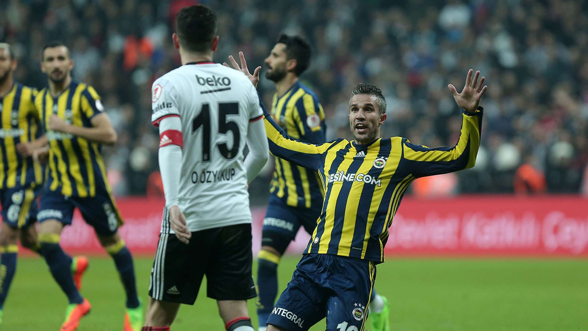 Oğuzhan Özyakup Robin Van Persie Fenerbahçe Beşiktaş 2017