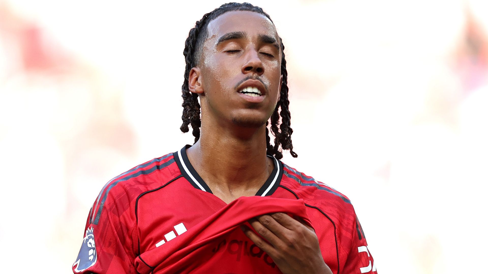 Leny Yoro Manchester United 2025-26