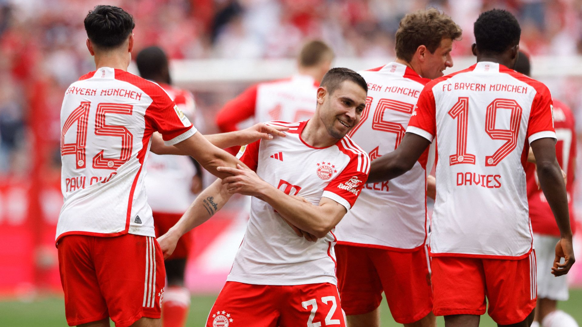 RAPHAEL GUERREIRO BAYERN MÜNCHEN