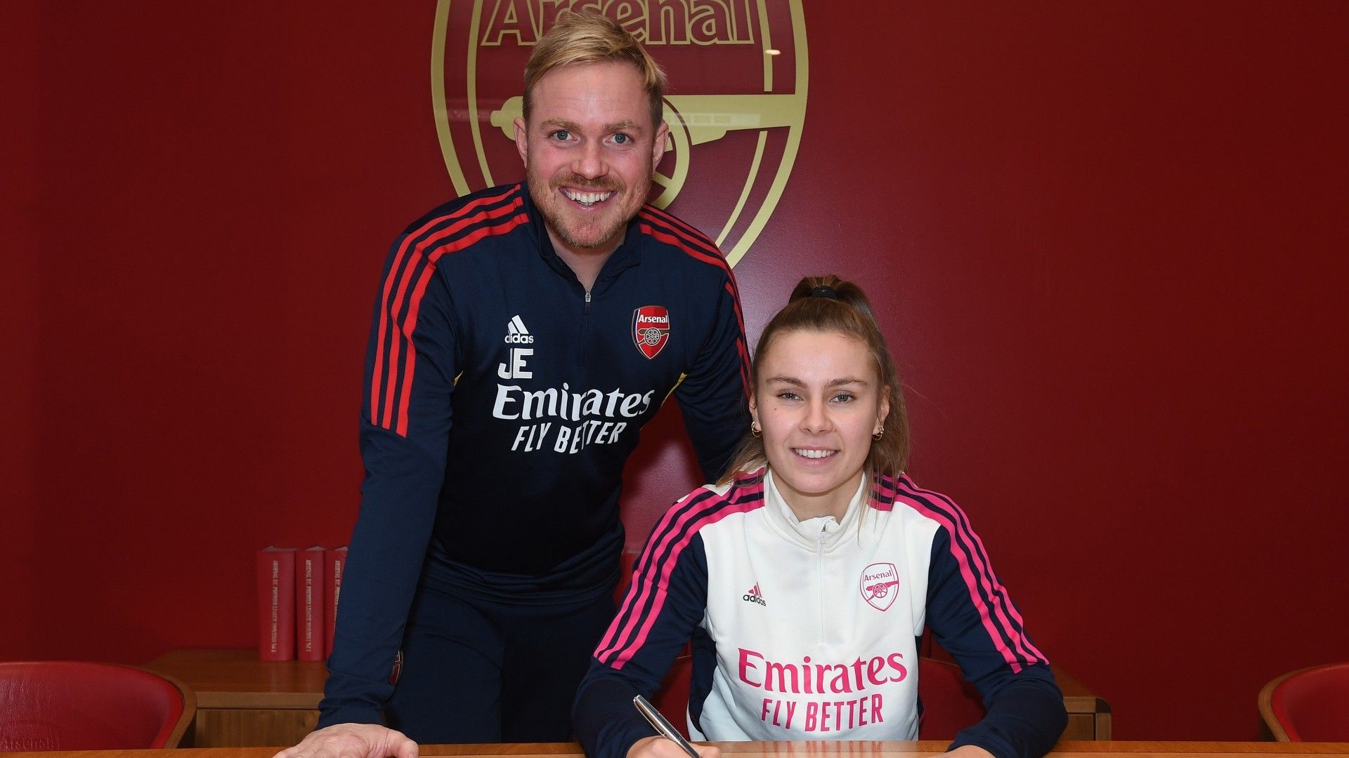 Victoria Pelova Arsenal signing 2023