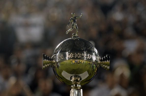 El trofeo de la Copa Libertadores.
