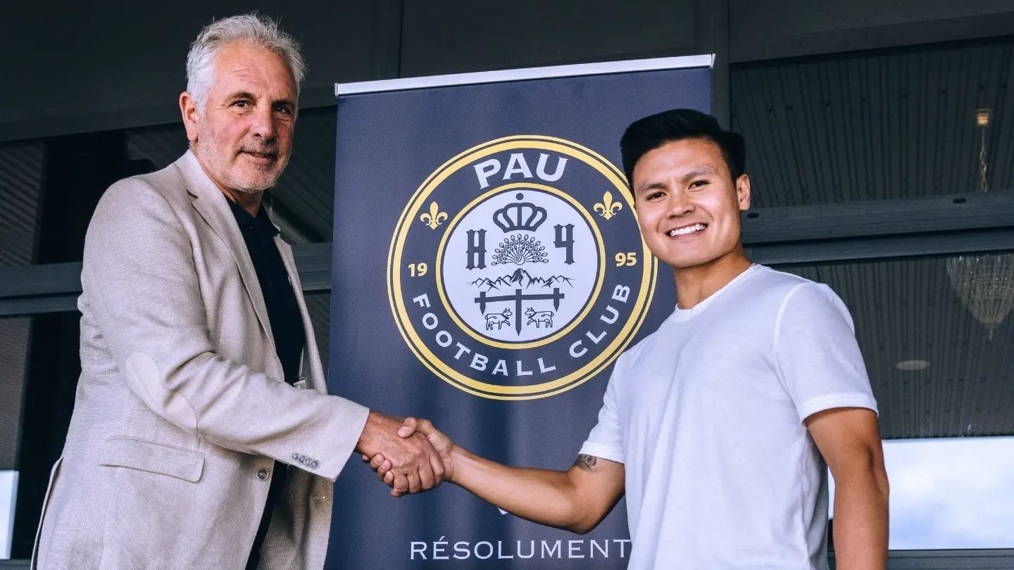  Bernard Laporte-Fray Nguyen Quang Hai Pau FC