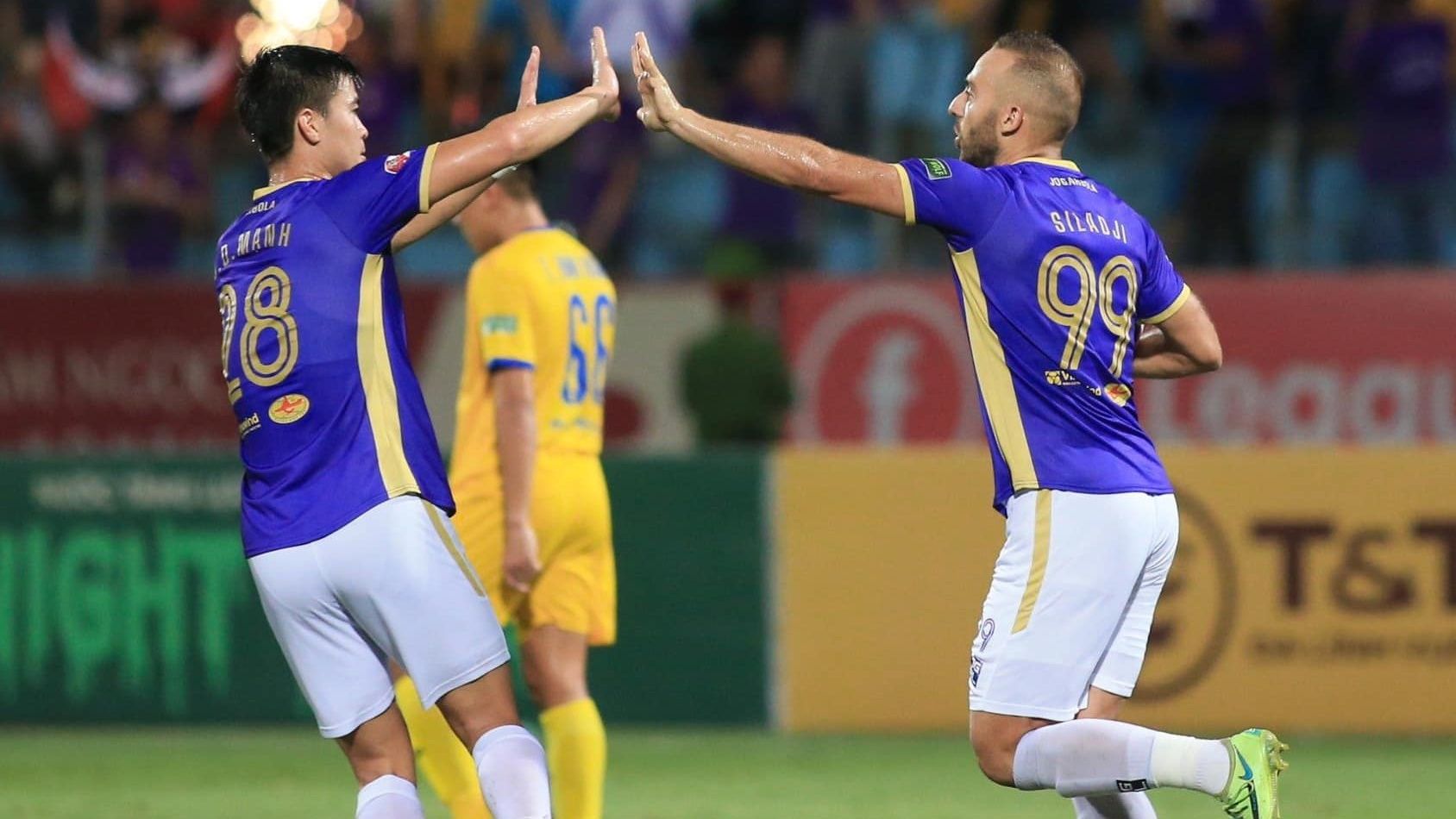 Do Duy Manh Vladimir Siladi Ha Noi FC Song Lam Nghe An SLNA V.League 2022 072022