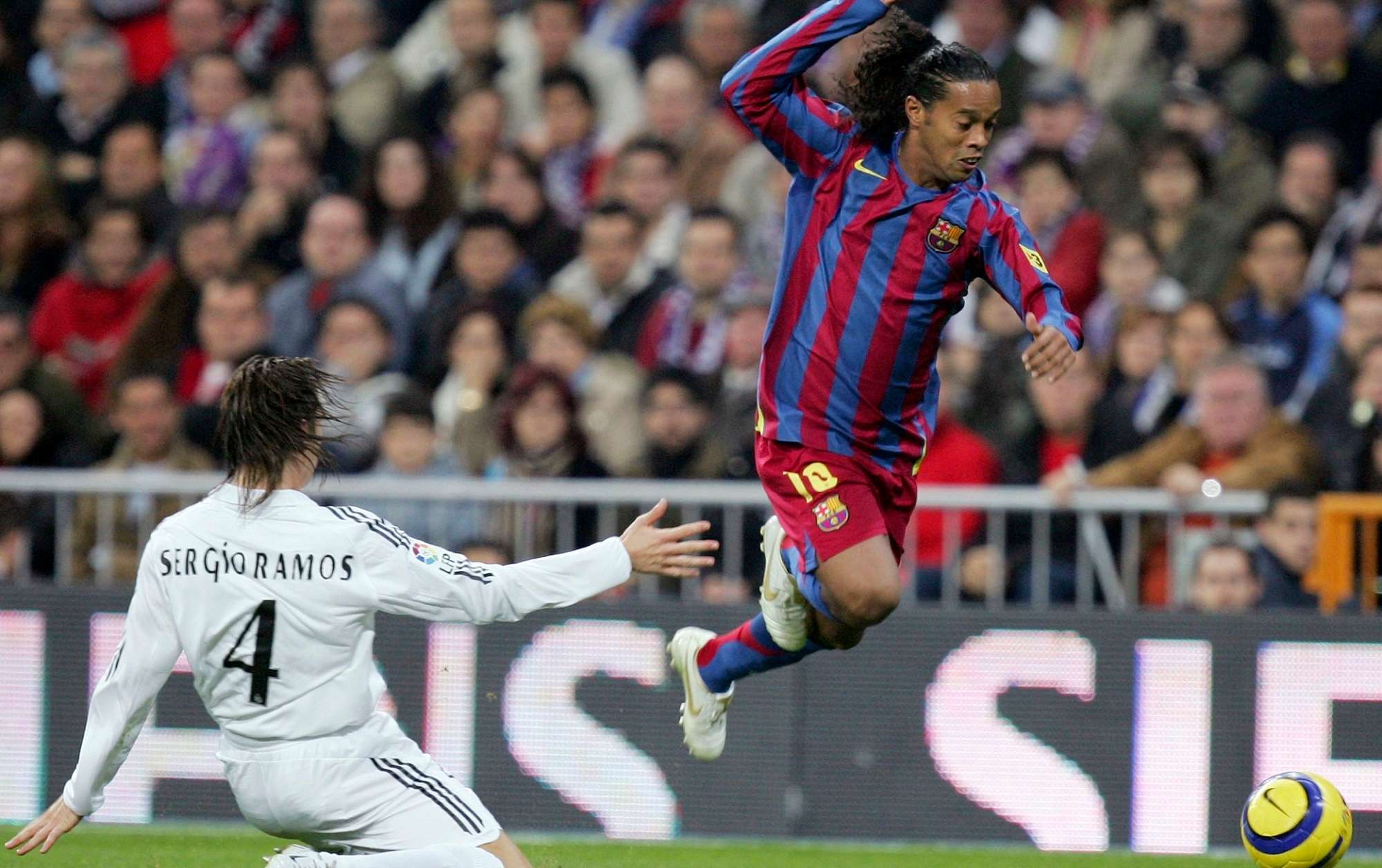 Sergio Ramos Ronaldinho Real Madrid Barcelona Primera Liga 19112005 Santiago Bernabeu