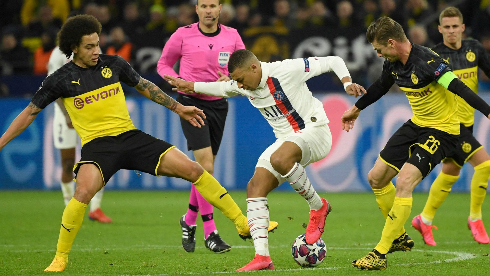 AXEL WITSEL BORUSSIA DORTMUND KYLIAN MBAPPE PSG CHAMPIONS LEAGUE 18022020