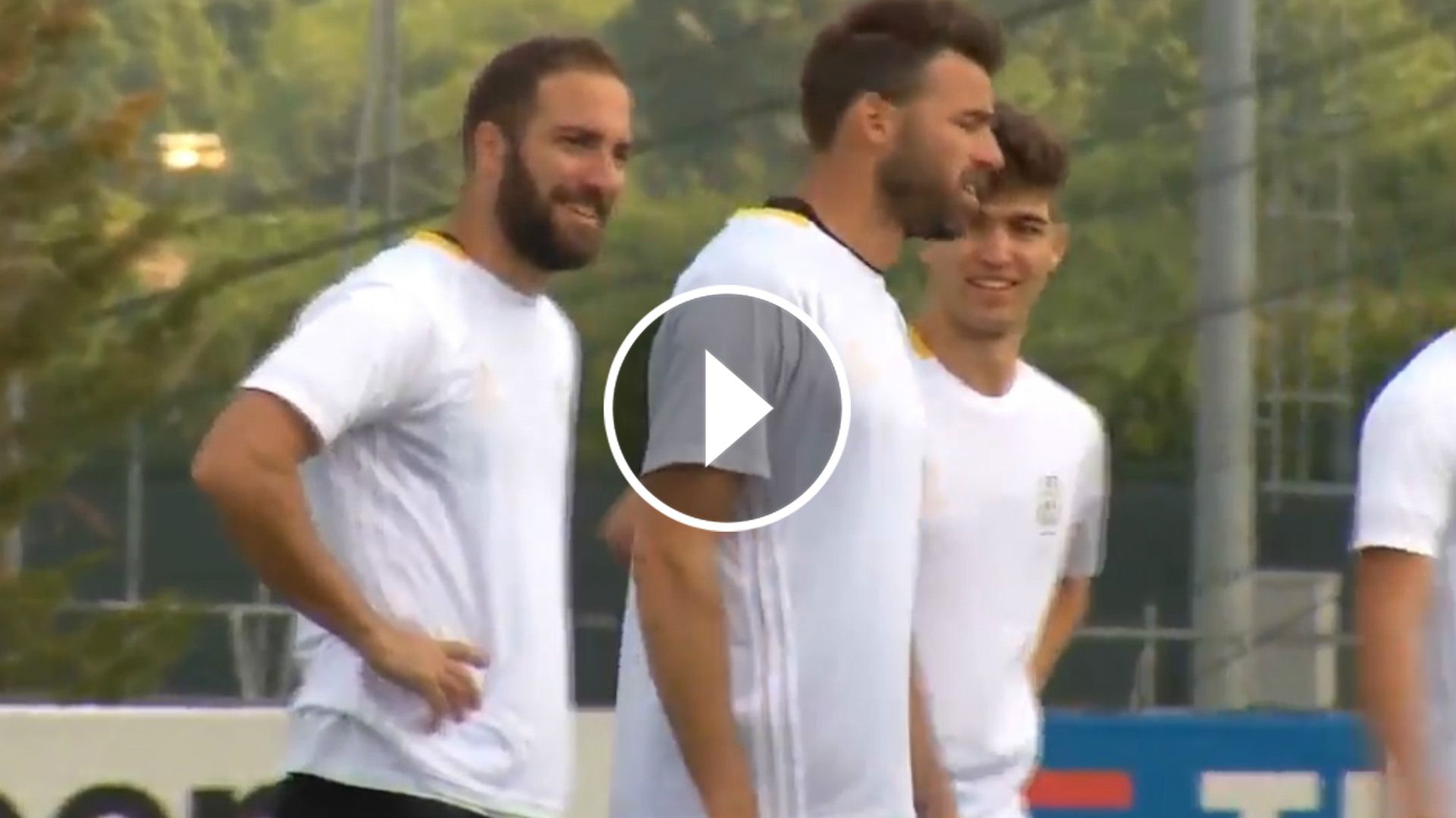 video gonzalo higuain joke juventus