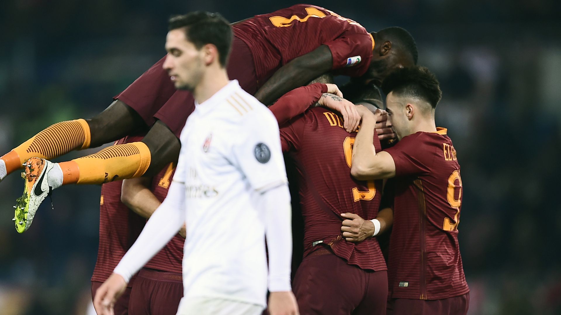 Roma celebrating vs Milan