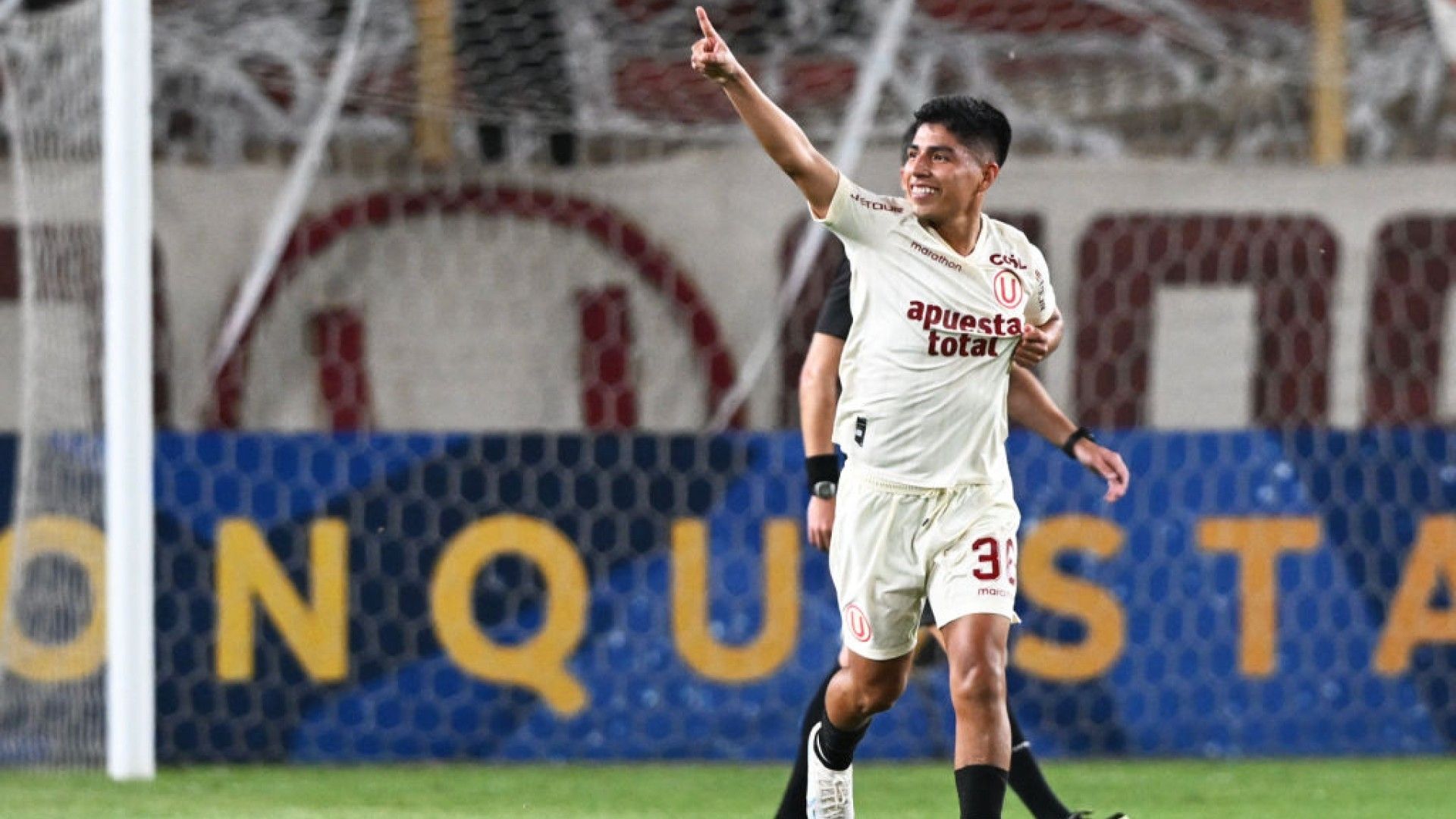 Piero Quispe Universitario Copa Sudamericana