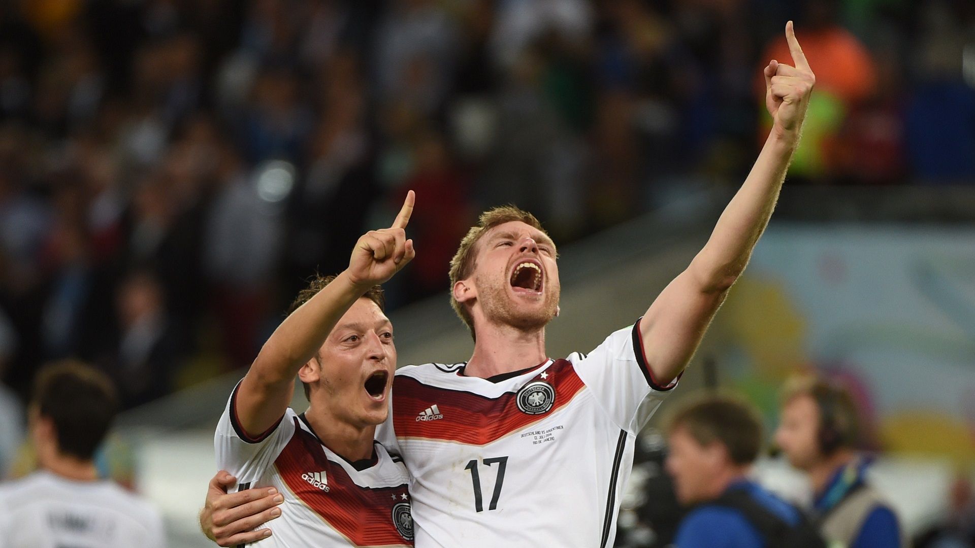 2018-12-25 Mertesacker Ozil