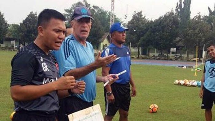 Laurent Hatton - Pelatih PS TNI