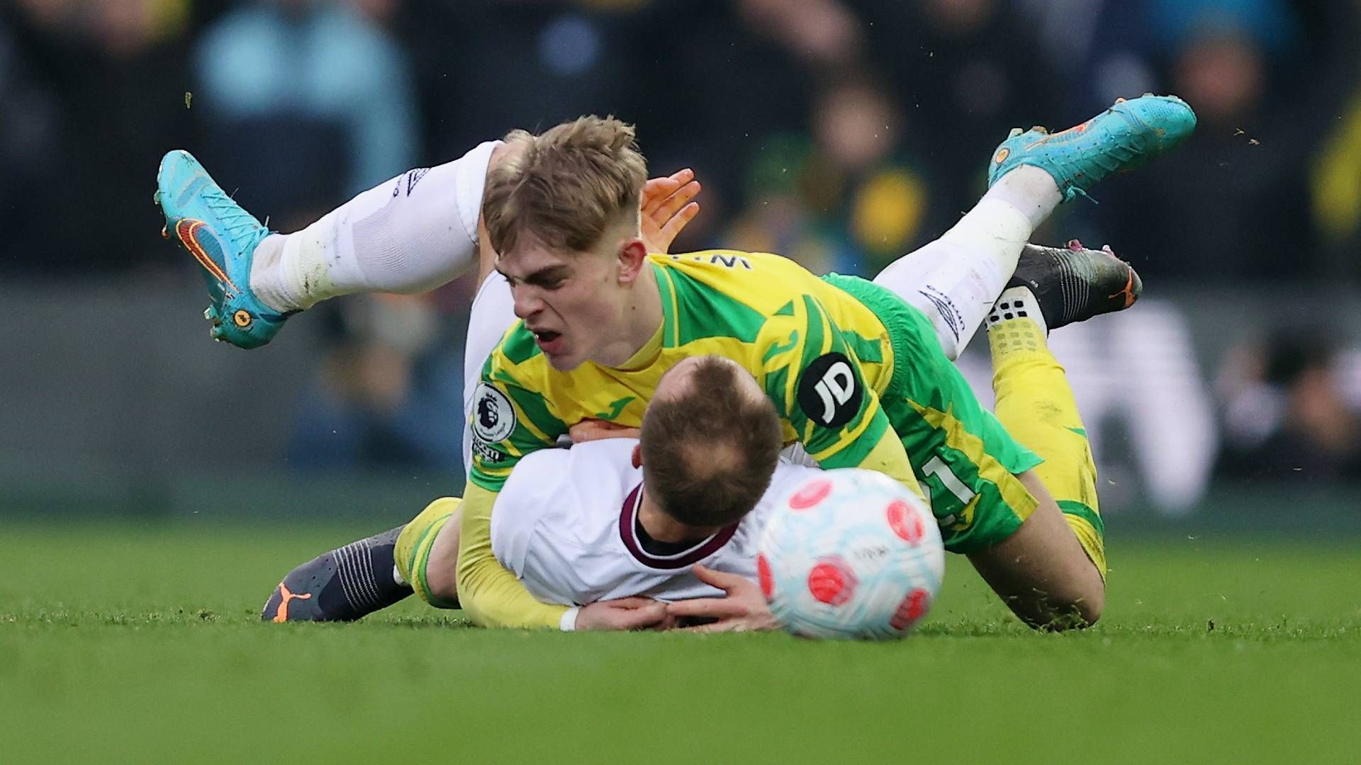 Christian Eriksen Brandon Williams FC Brentford Norwich City
