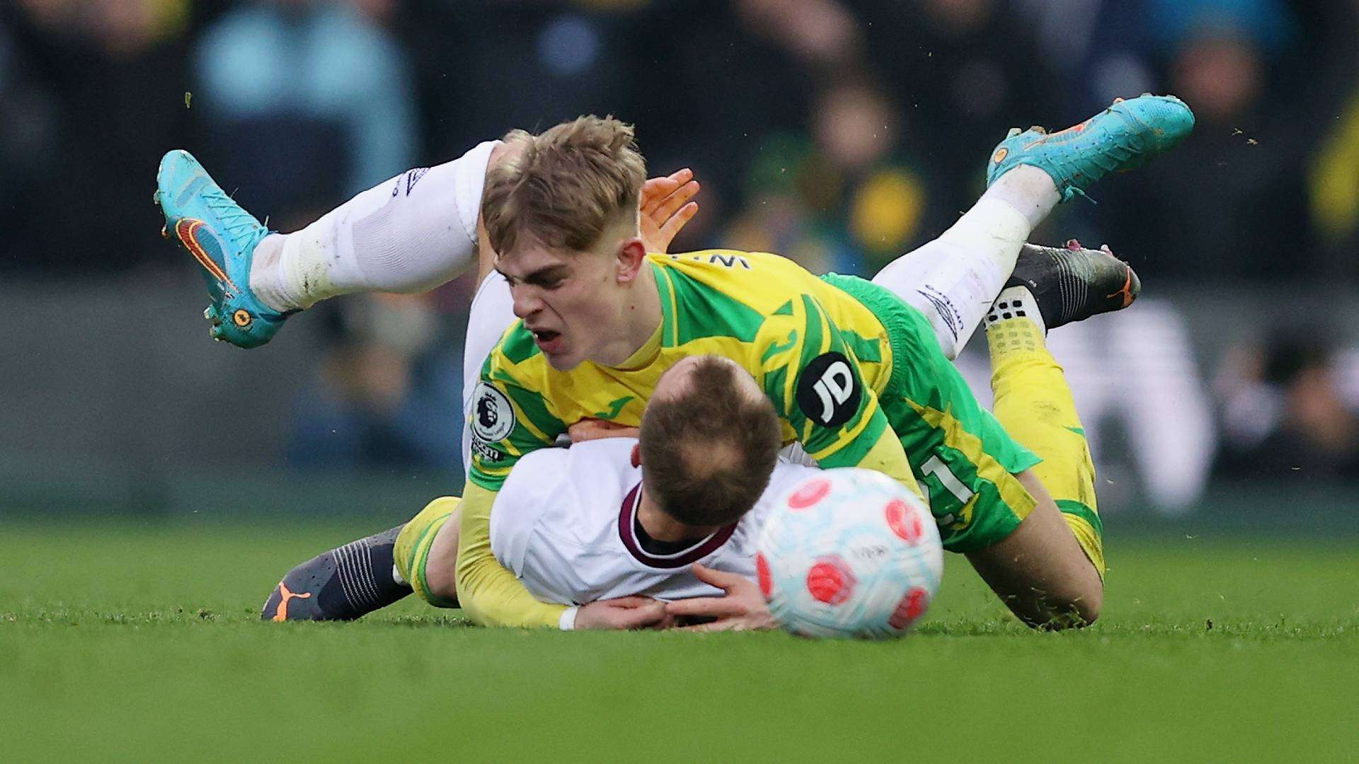 Christian Eriksen Brandon Williams FC Brentford Norwich City