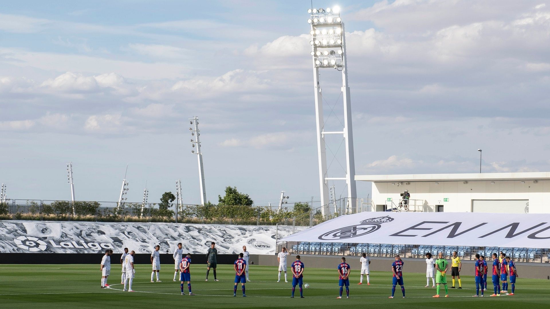 Real Madrid settle in at the Alfredo Di Stefano