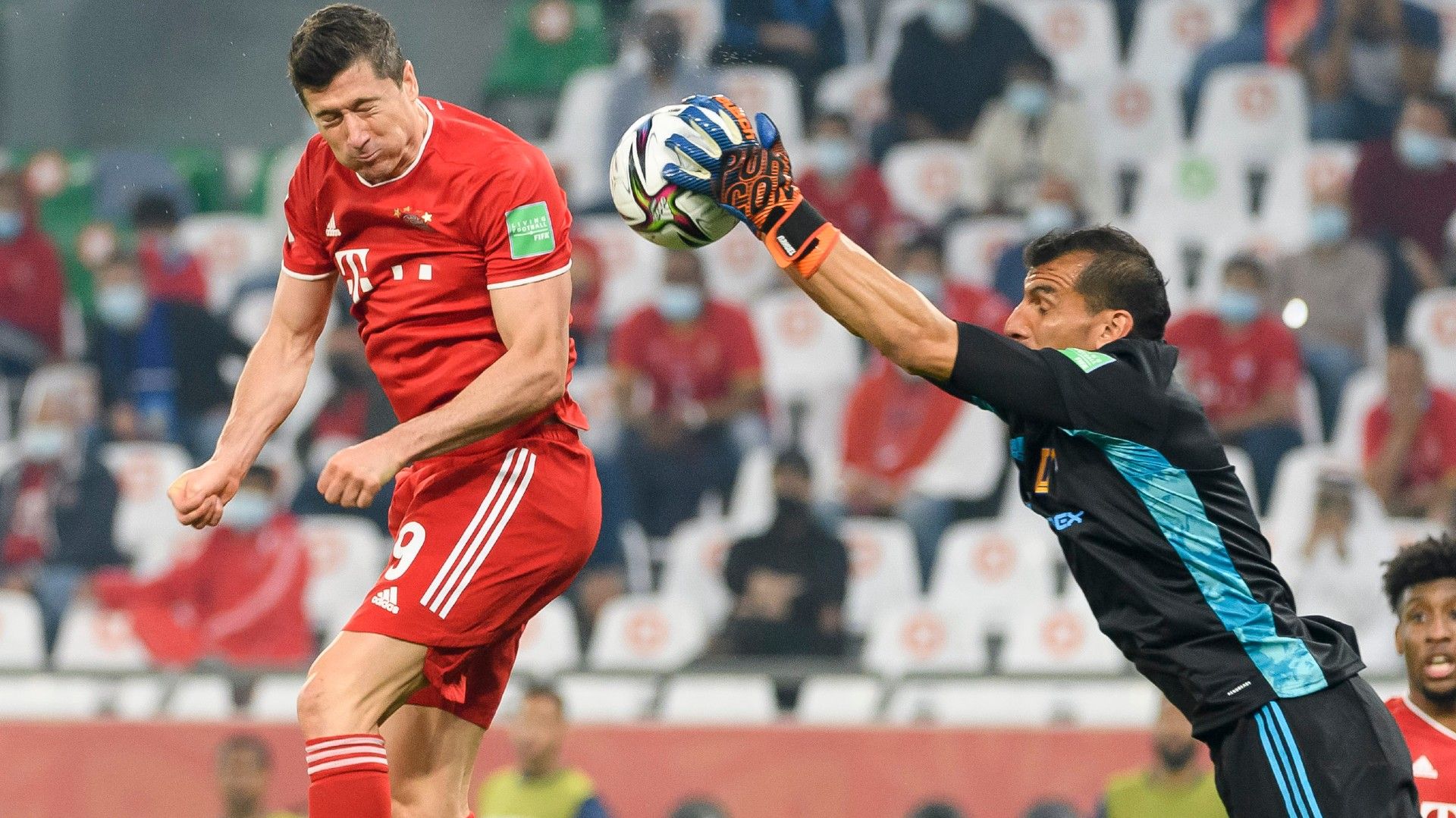 Robert Lewandowski Nahuel Guzmán Bayern Munich Tigres