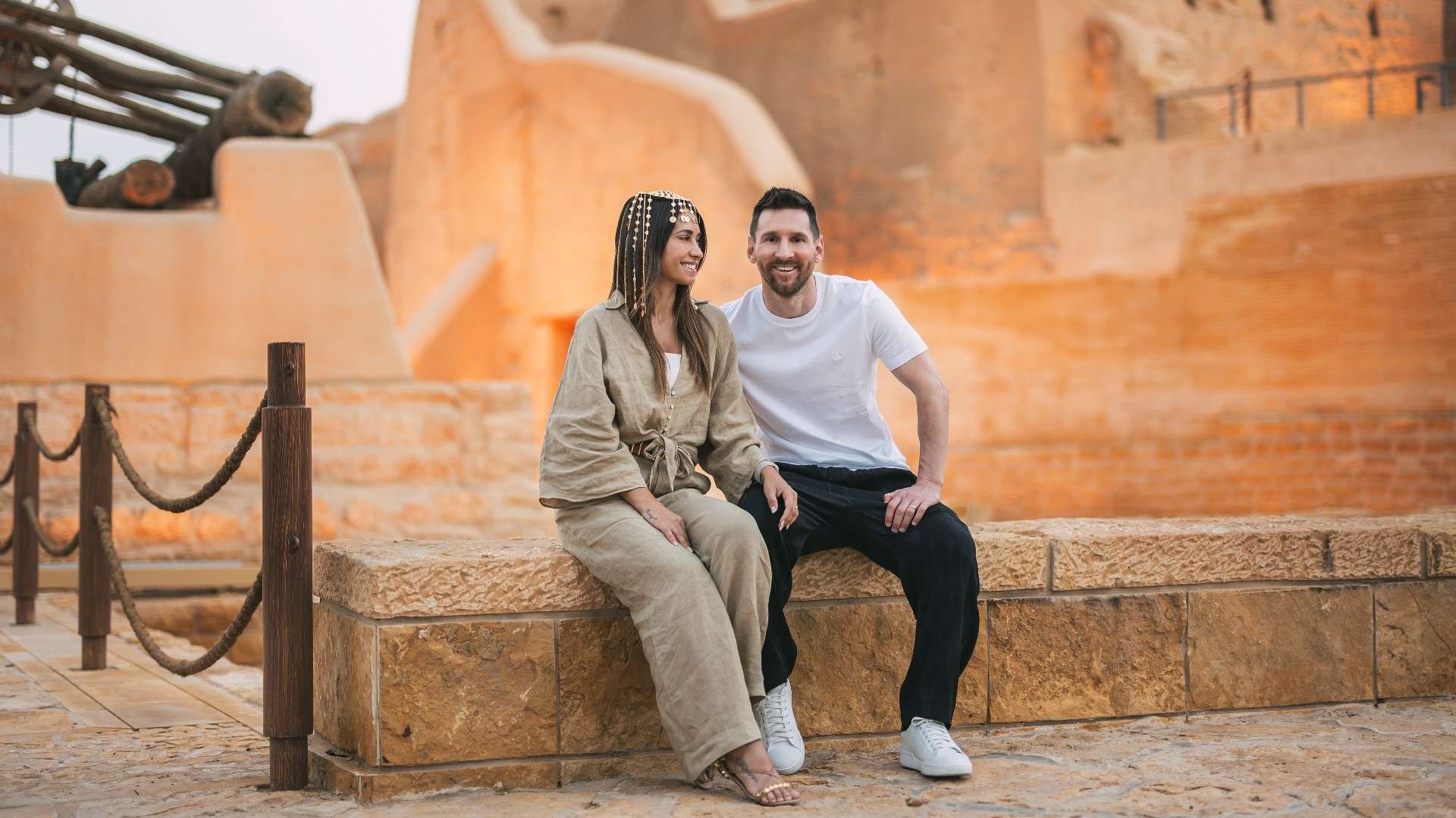 Antonella Roccuzzo in Diriyah wearing a traditional Saudi hama