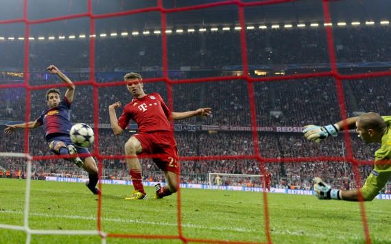 FC Bayern Munich: Thomas Muller scores against FC Barcelona