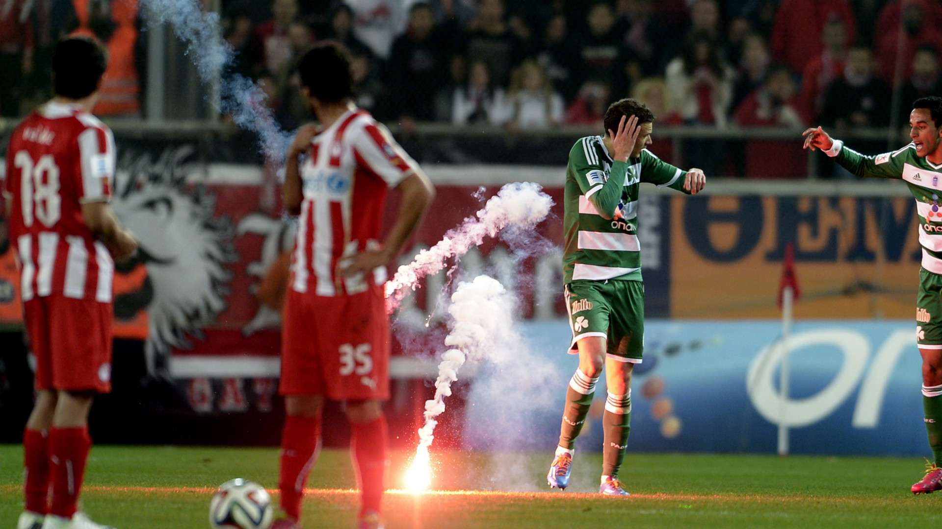 Olympiakos Panathinaikos Marcus Berg flare