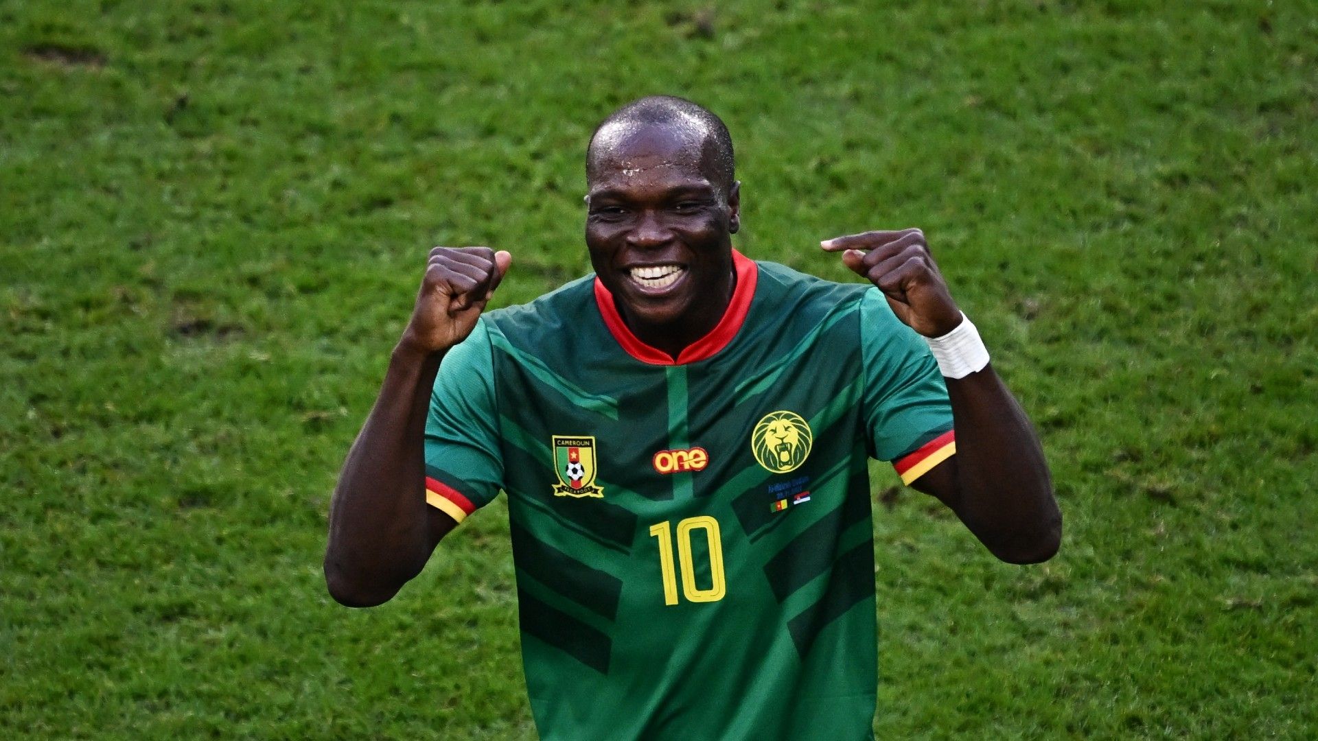 Cameroon's forward #10 Vincent Aboubakar celebrates scoring