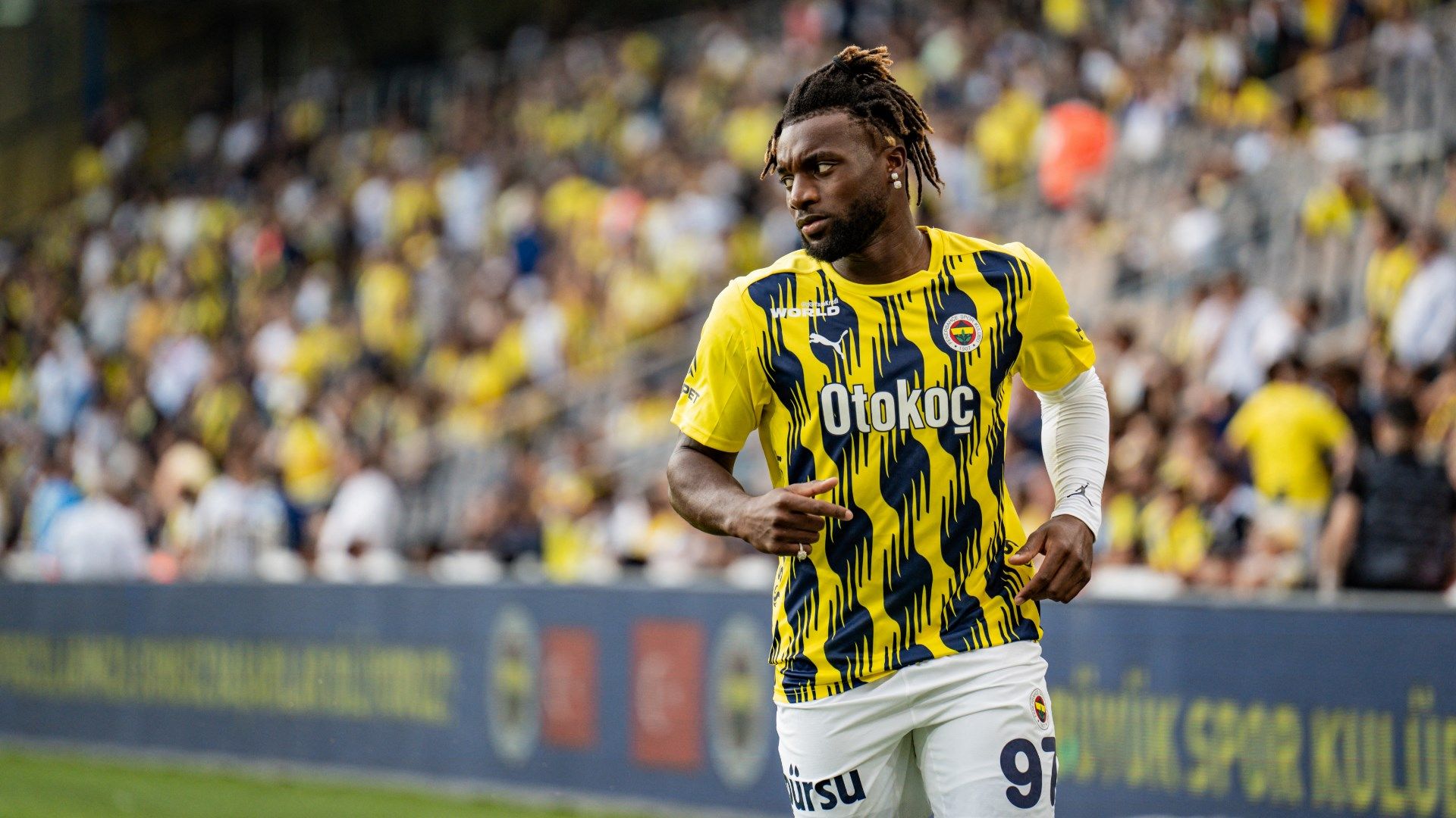 Fenerbahçe’nin yıldızı Saint-Maximin, Galatasaray taraftarını çıldırttı