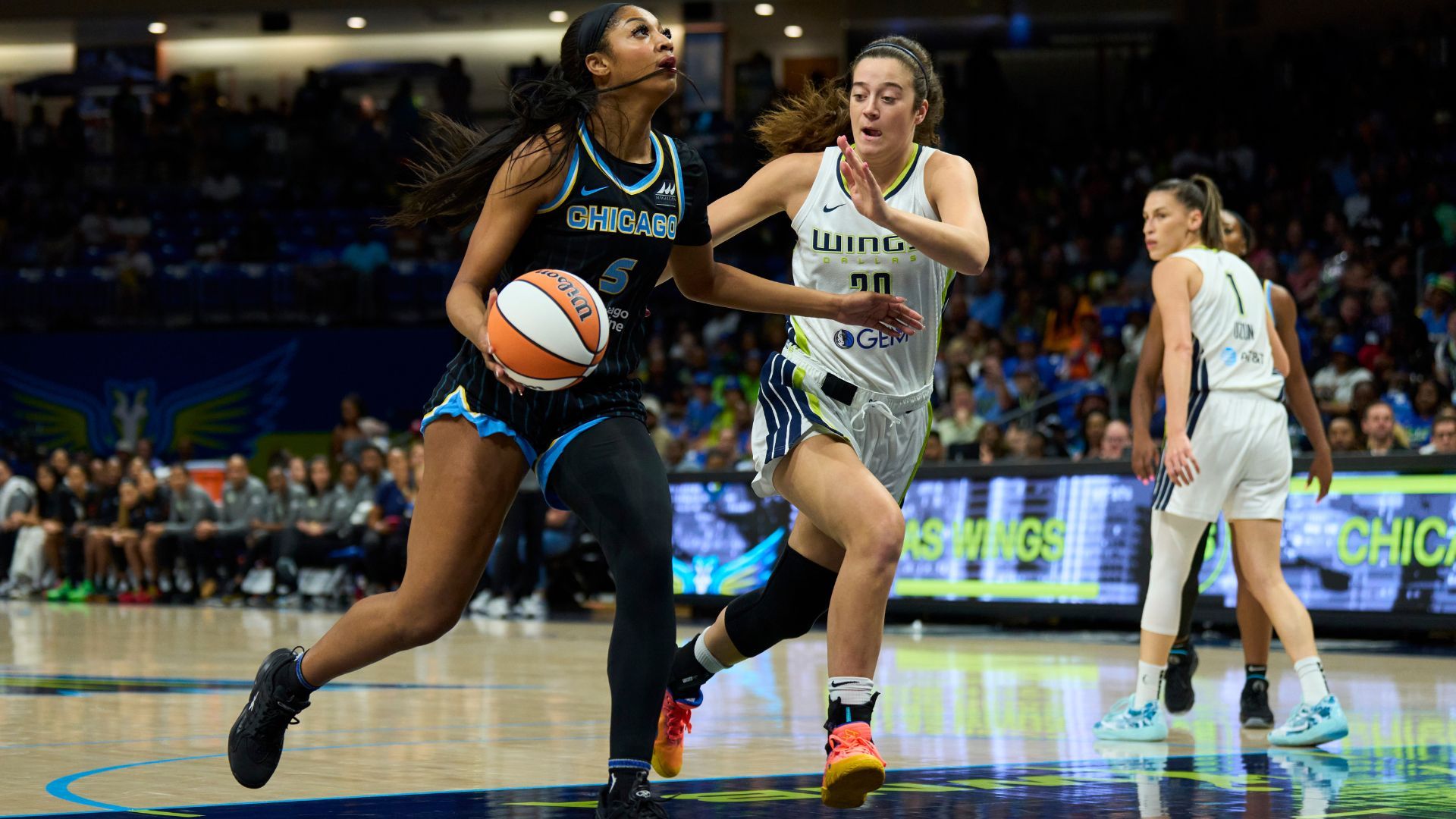  Angel Reese #5 of the Chicago Sky 