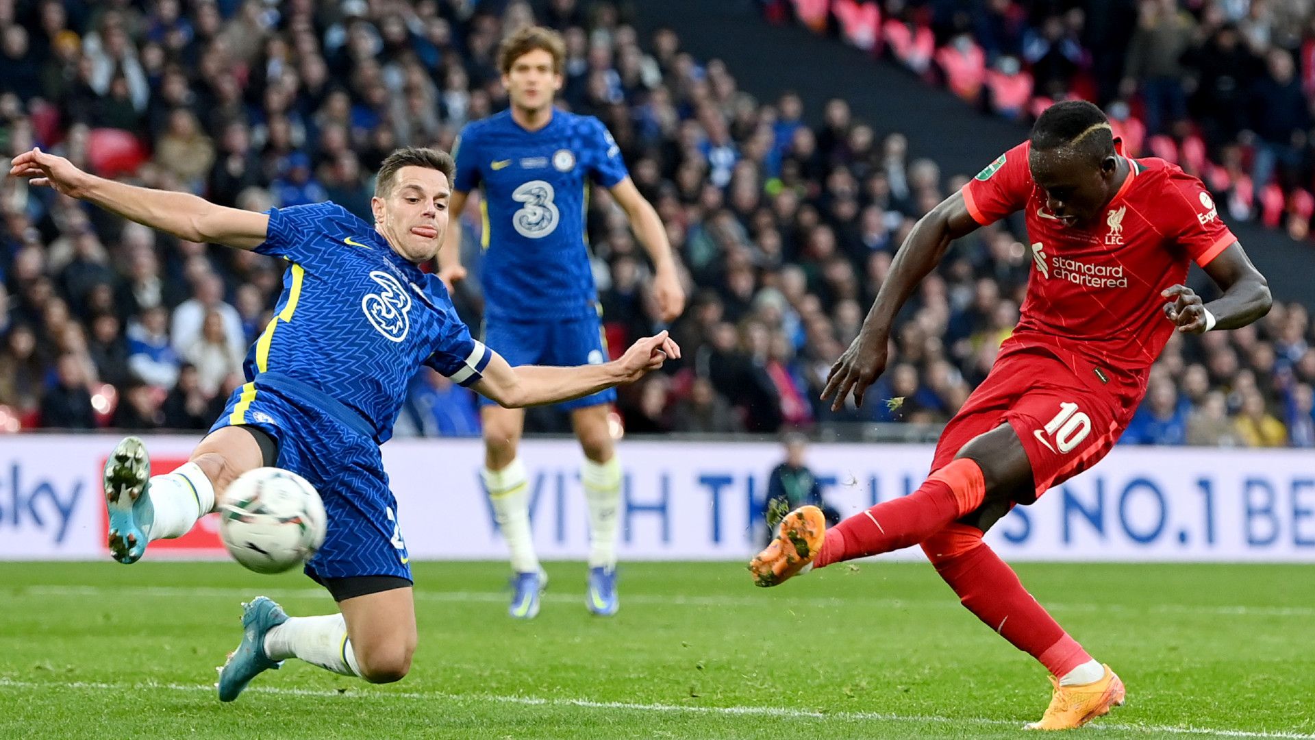 CESAR AZPILICUETA CHELSEA SADIO MANE LIVERPOOL LEAGUE CUP 27022022