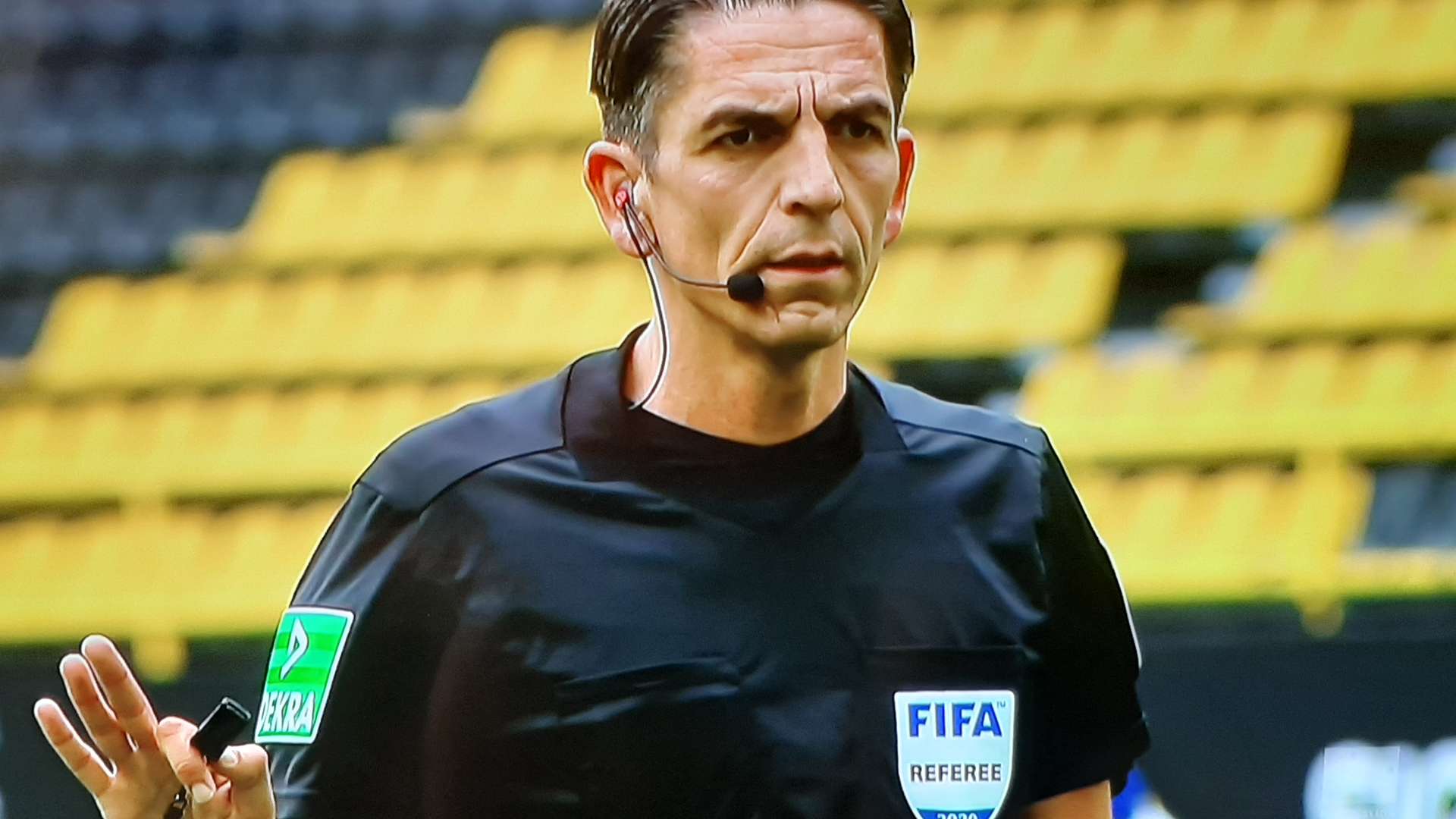 Aytekin: Dortmund-Schalke, la vuelta del fútbol tras el coronavirus