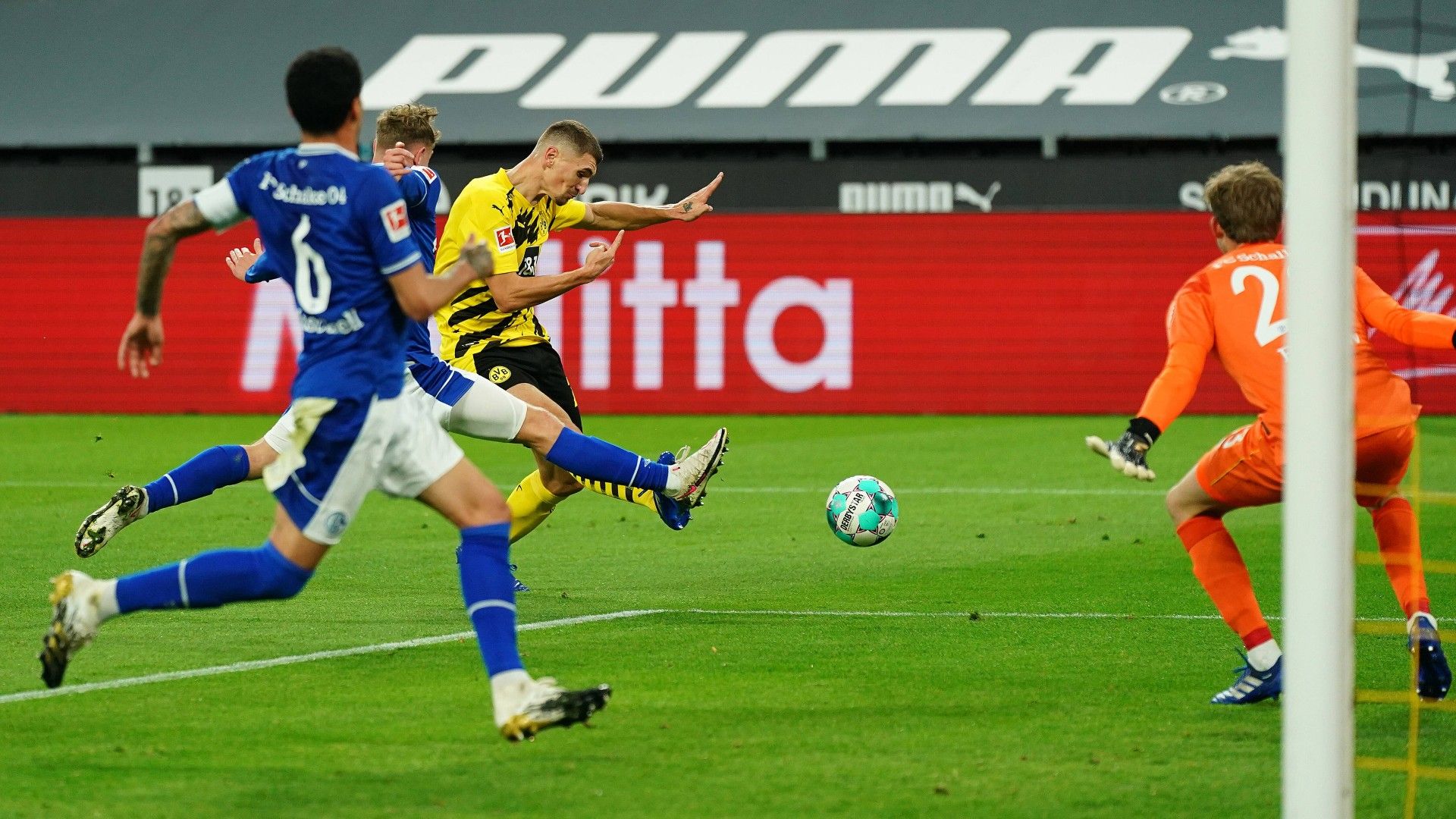 ONLY GERMANY Thomas Meunier Borussia Dortmund Schalke 04 Bundesliga