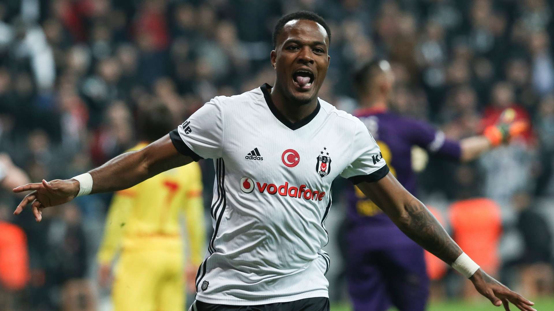 Cyle Larin Besiktas 041018