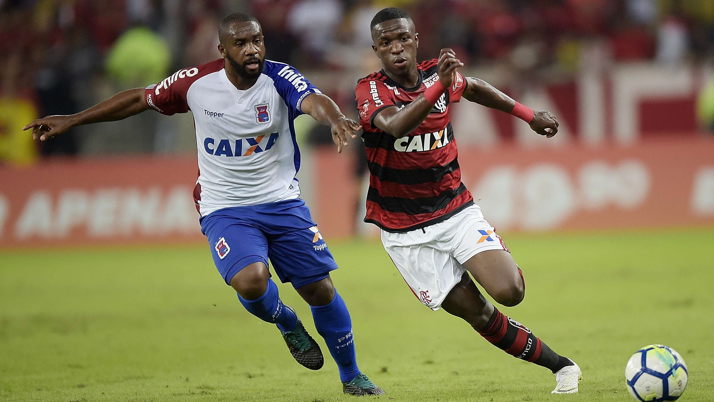 Vinicius Junior e Léo Itaperuna - Flamengo x Paraná - 10/06/2018