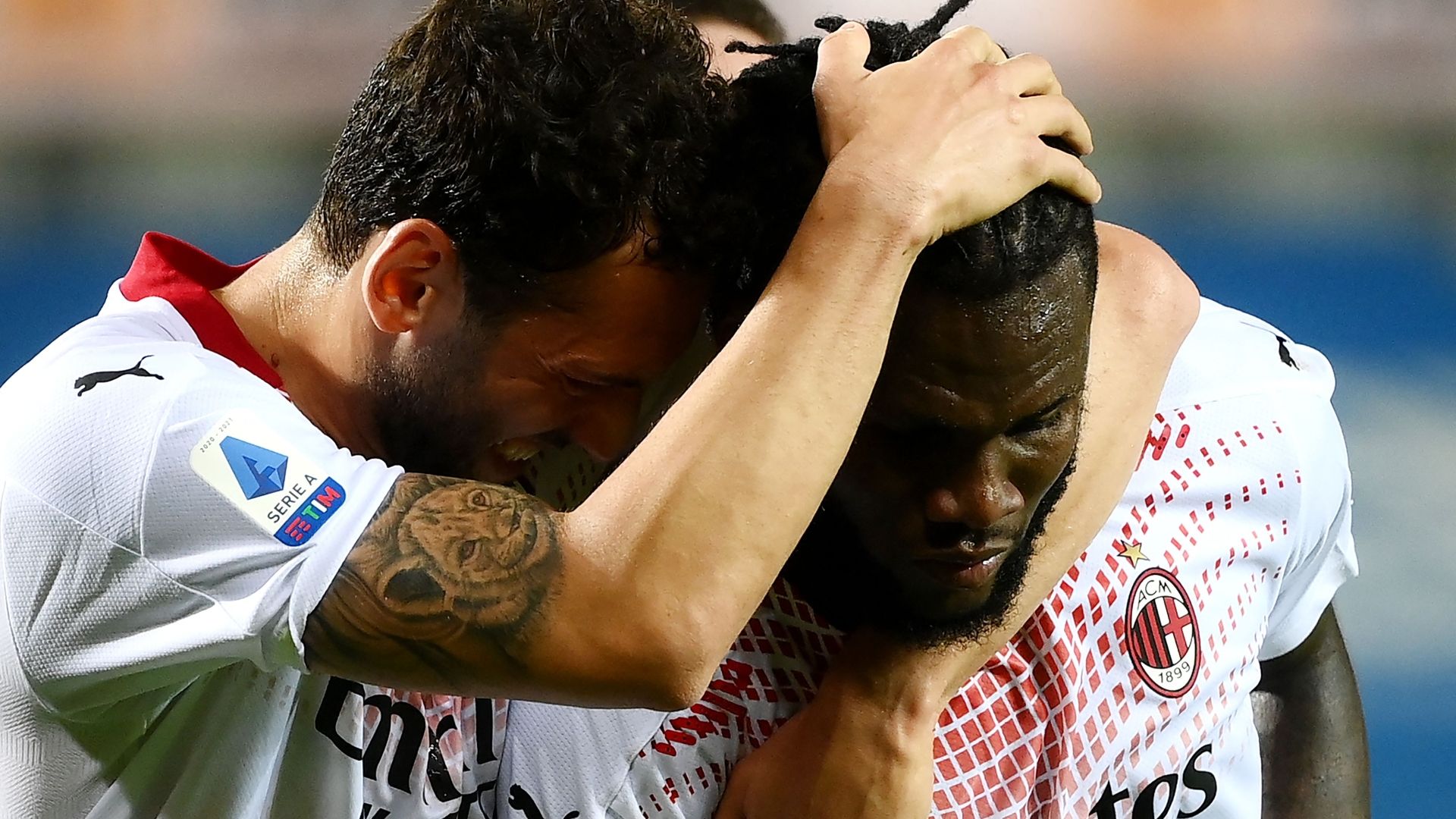 Kessie celebrating Atalanta Milan Serie A