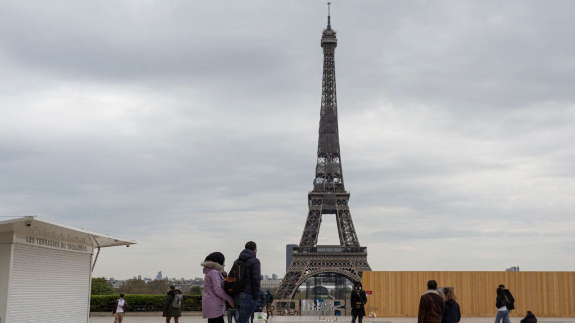 la torre eiffel vista de día