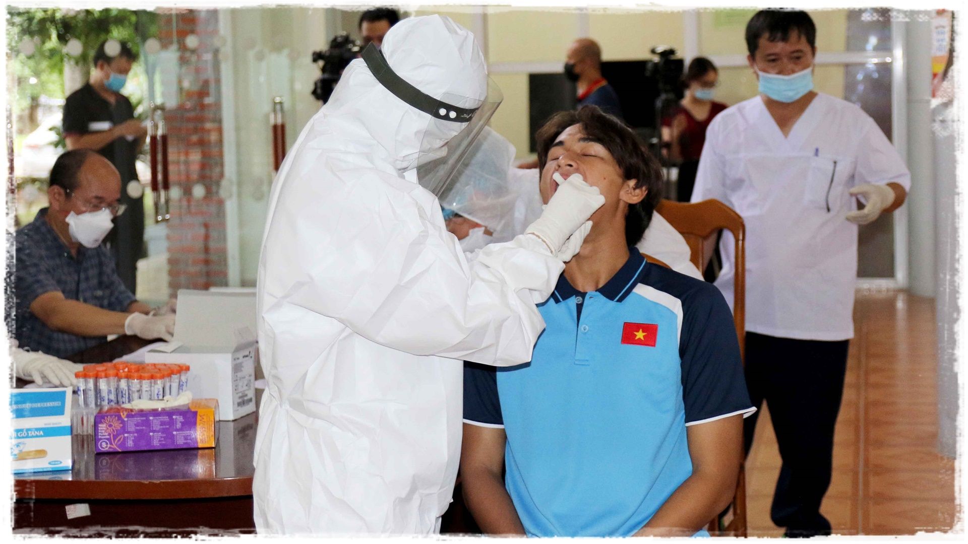 U22 Vietnam's football players & coaches made their COVID-19 tests