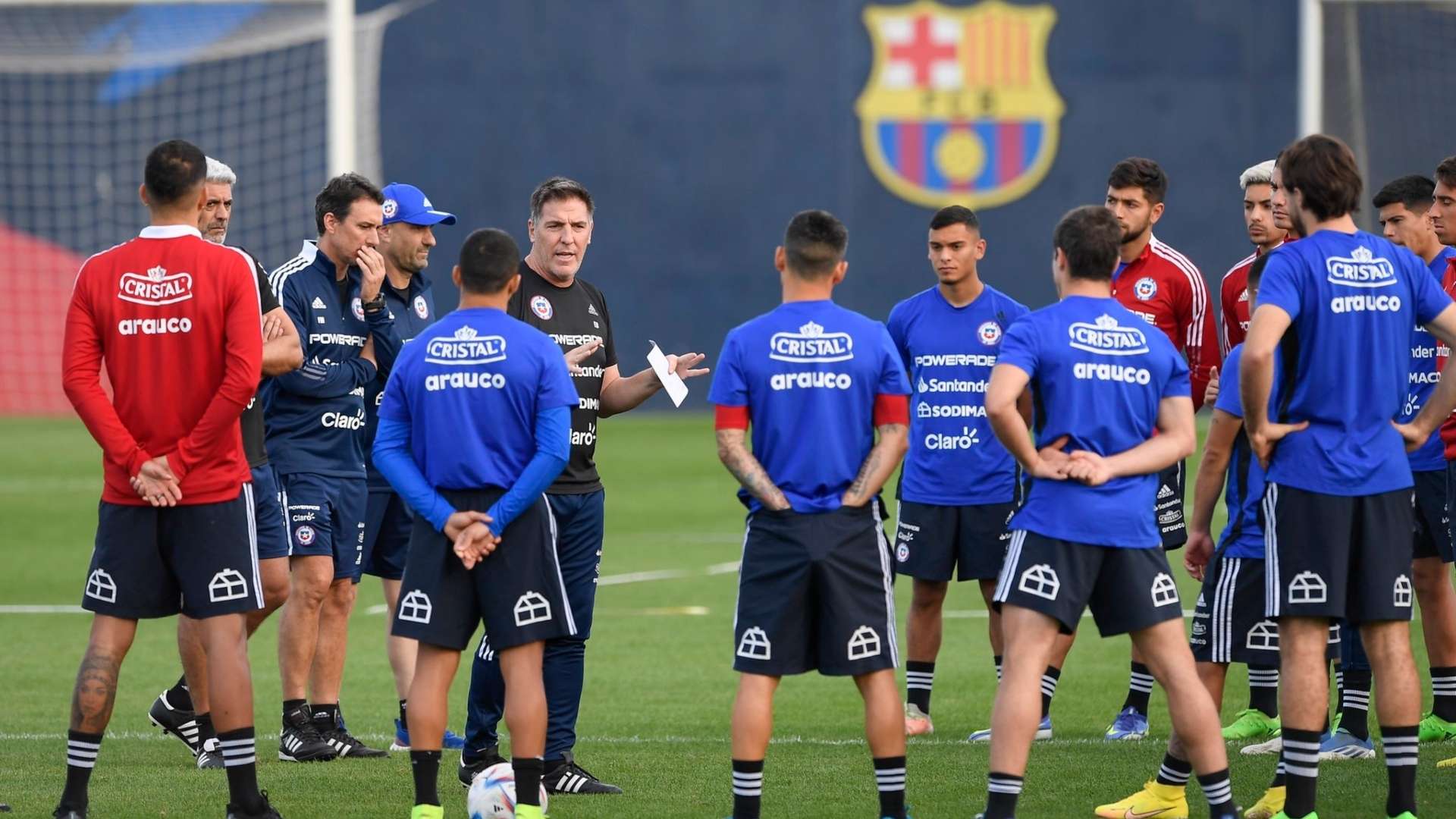 Eduardo Berizzo Chile training in Camp Nou