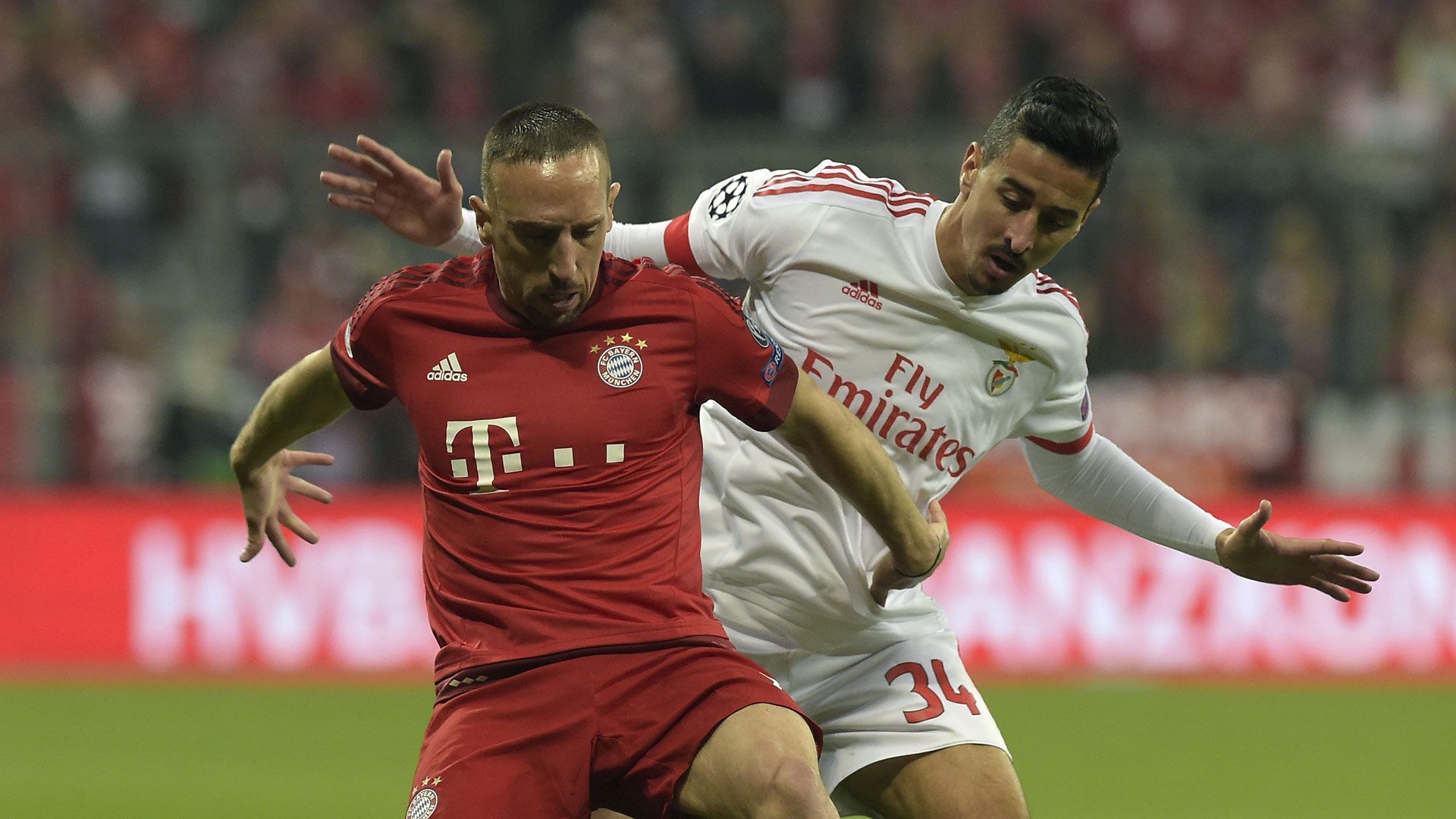 Frank Ribery Bayern München blocks Andre Almeida Benfica Champions League 05042016