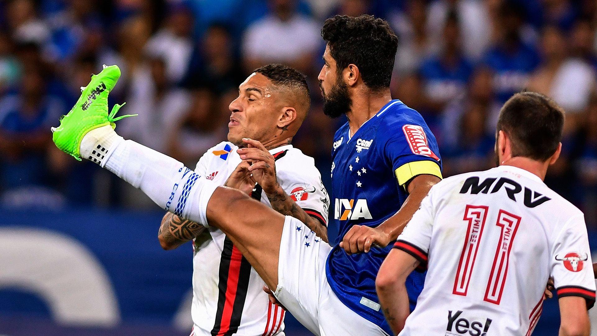 Paolo Guerrero Leo Cruzeiro Flamengo Brasileirao Serie A 16072017