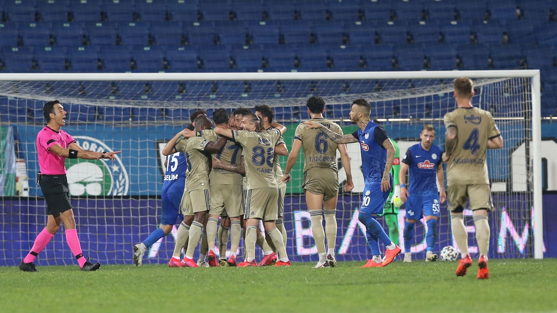 Fenerbahçe Rizespor Gol Sevinci