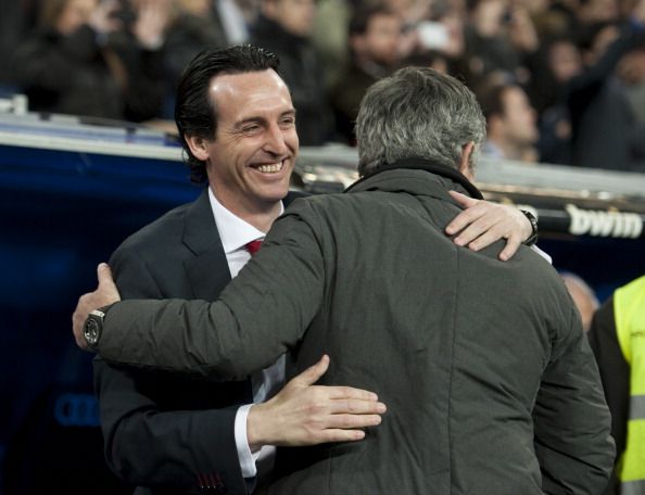 Emery abraza a Mourinho en el Real Madrid-Sevilla