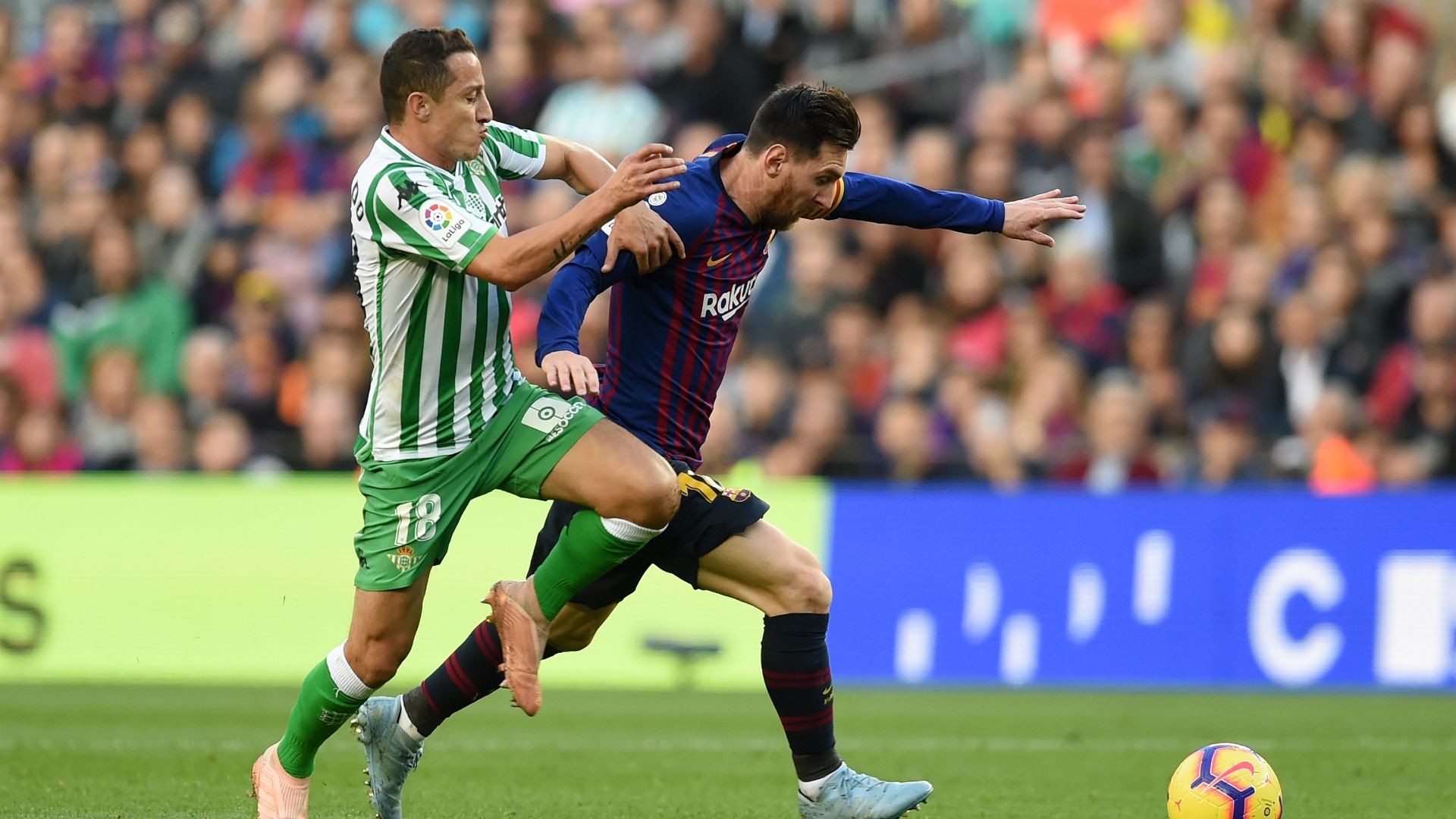 Andrés Guardado vs Lionel Messi Barcelona Betis