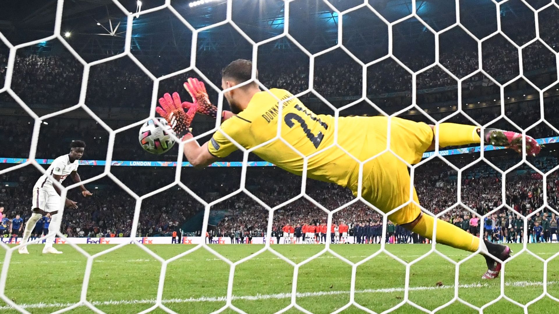 Donnarumma Saka Italy England Euro