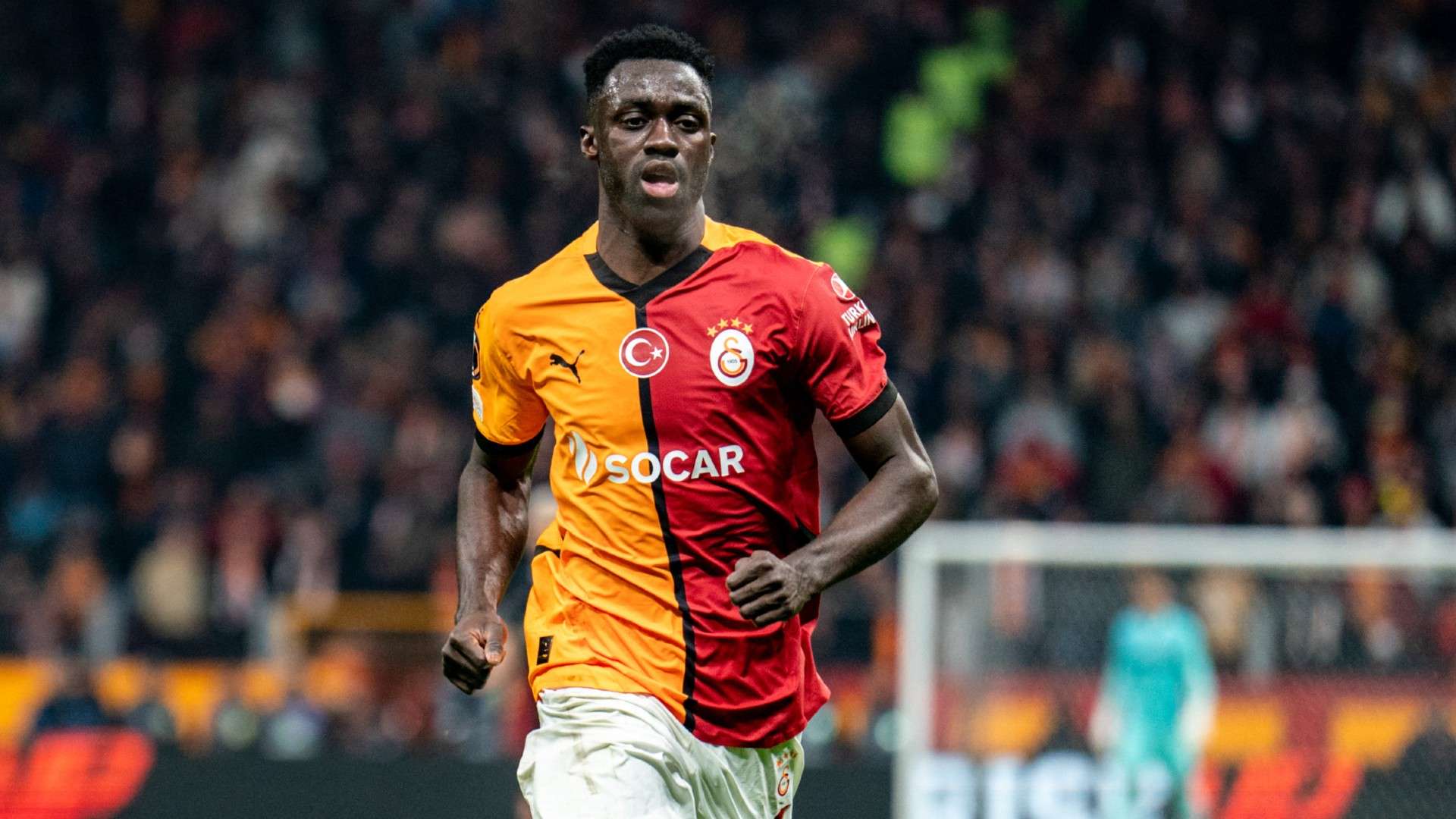 Davinson Sanchez of Galatasaray looks on