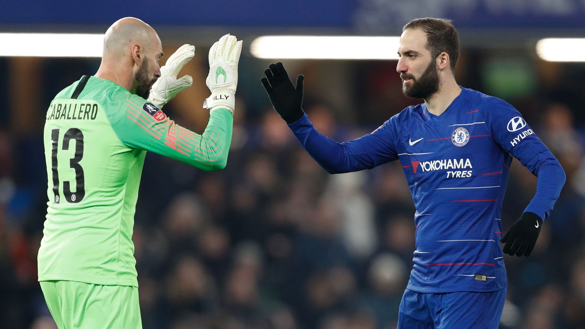 Willy Caballero Gonzalo Higuain Chelsea 2019