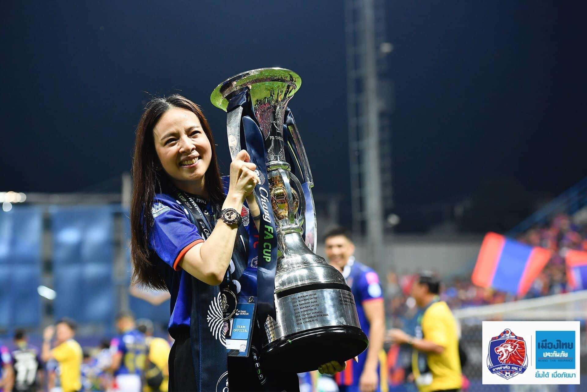 นวลพรรณ ล่ำซำ