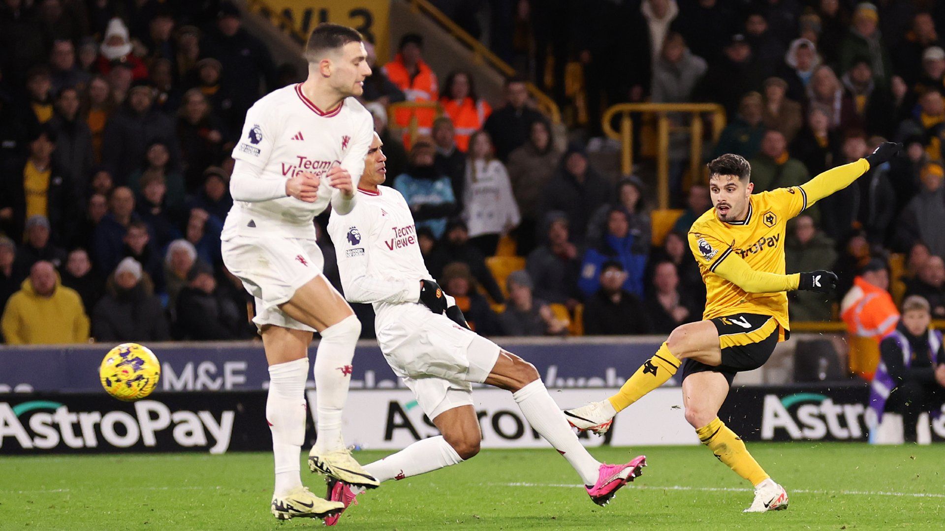 Pedro Neto Wolves Manchester United 2023-24