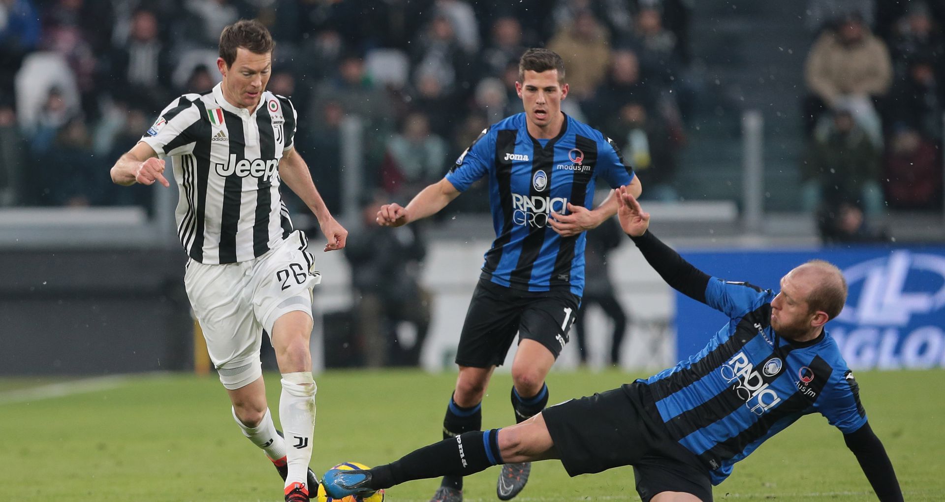 Stephan Lichtsteiner Andrea Masiello Juventus Atalanta Coppa Italia