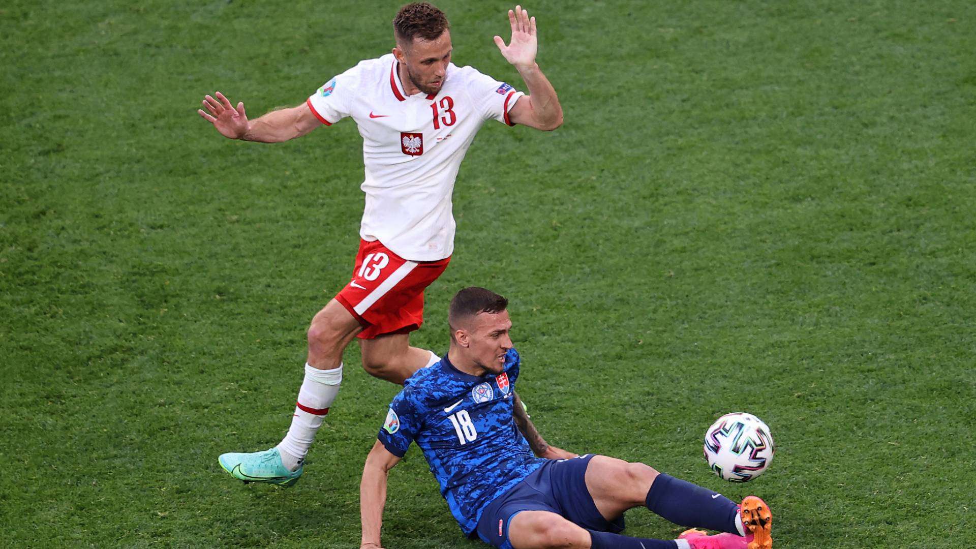 Polen Slowakei EM 2021 20210614 Maciej Rybus Lukas Haraslin