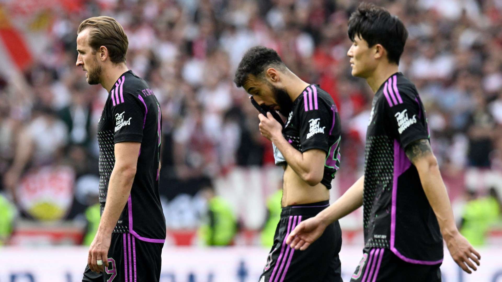 Bayern players look dejected after losing to Stuttgart