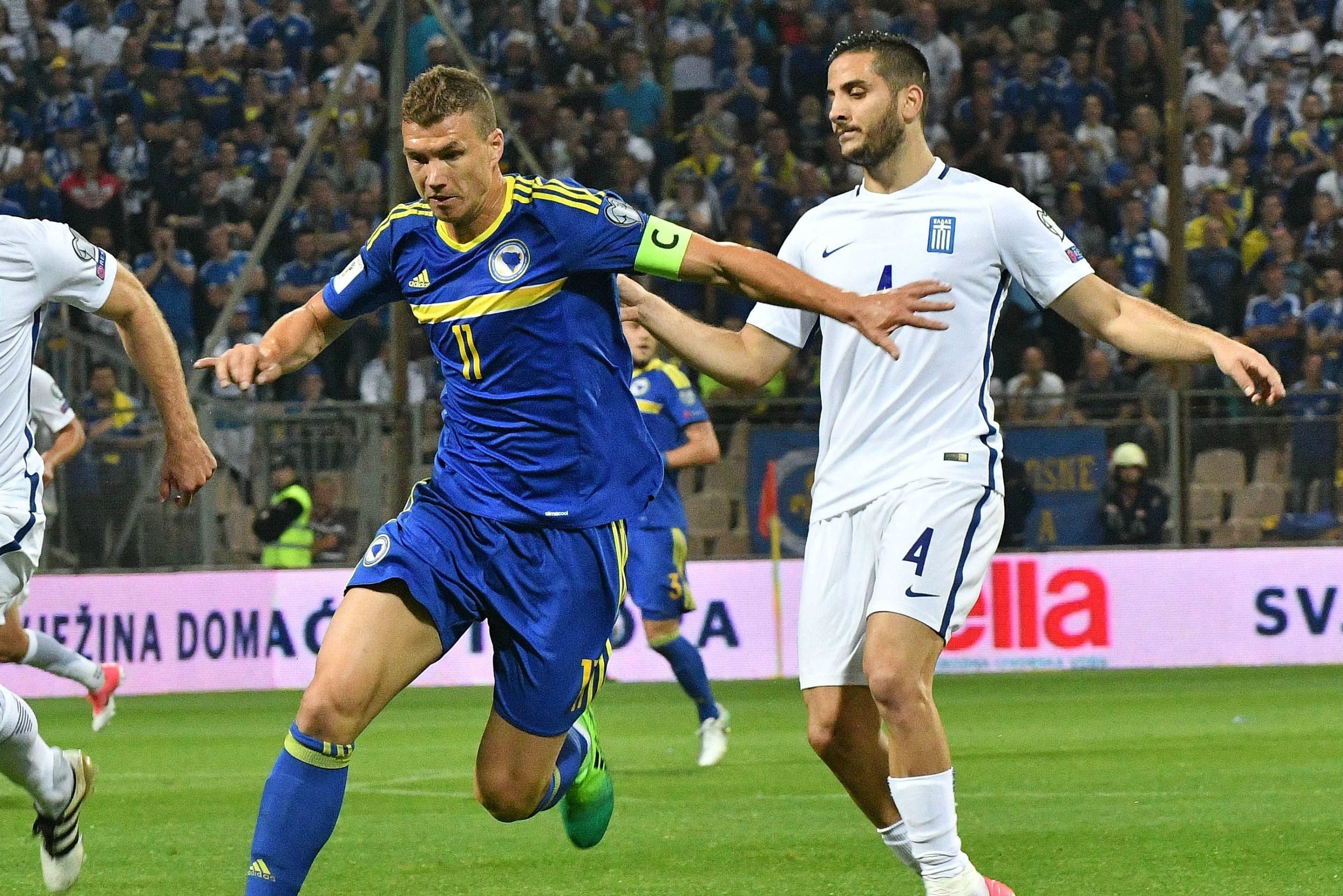 Edin Dzeko Kostas Manolas Bosnia Greece