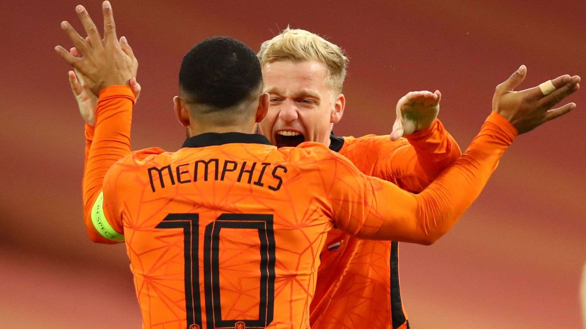 Memphis Depay Van de Beek Holanda España 111120